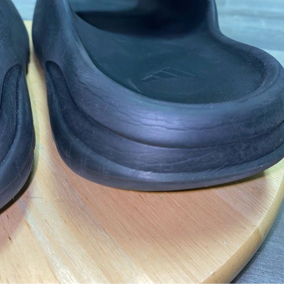 Adidas Yeezy Slides Onyx Black Mens Size 11 US HQ6448 - Picture 8 of 16